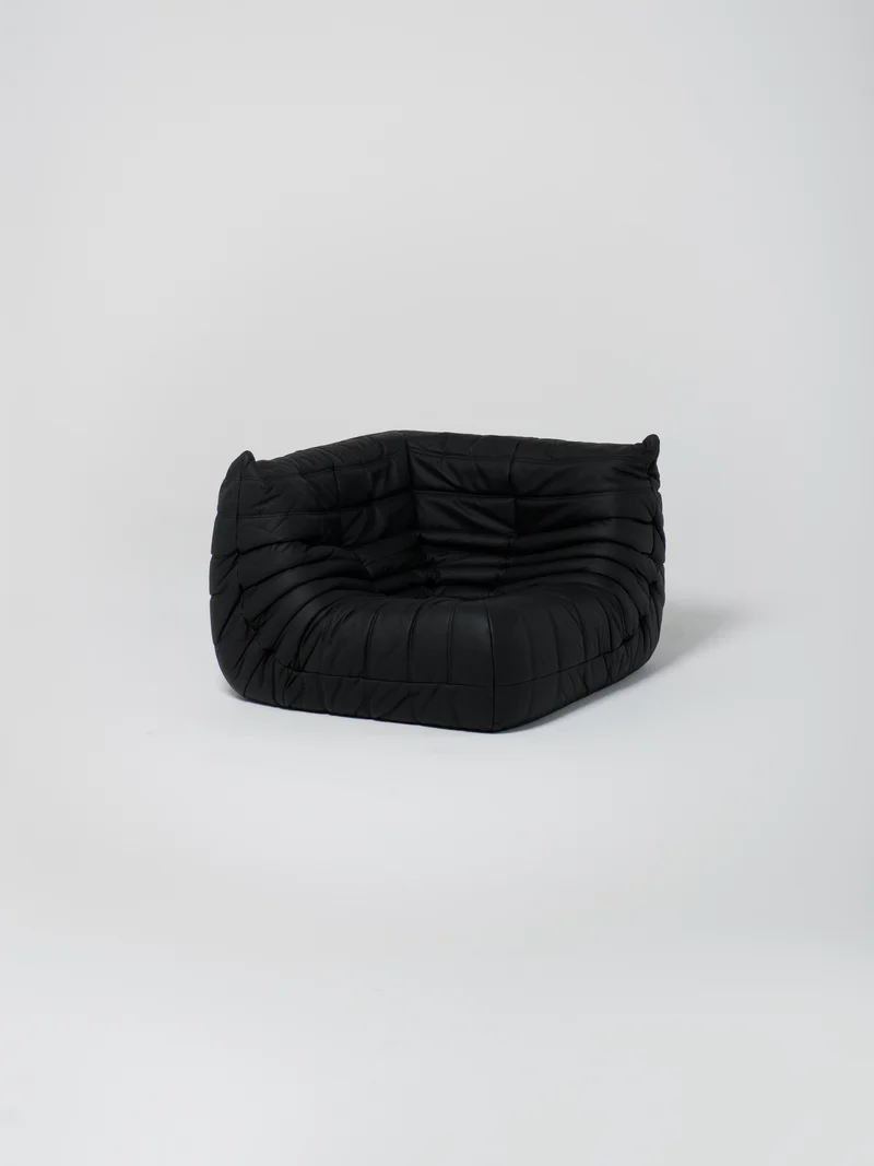 Togo / Black | Corner