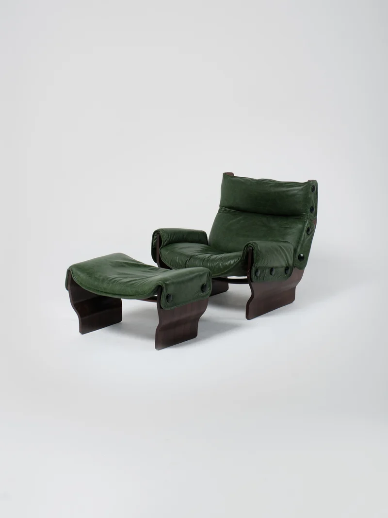 P110 Canada Armchair with Ottoman