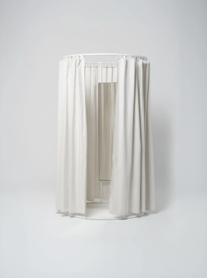 Fitting Room / White