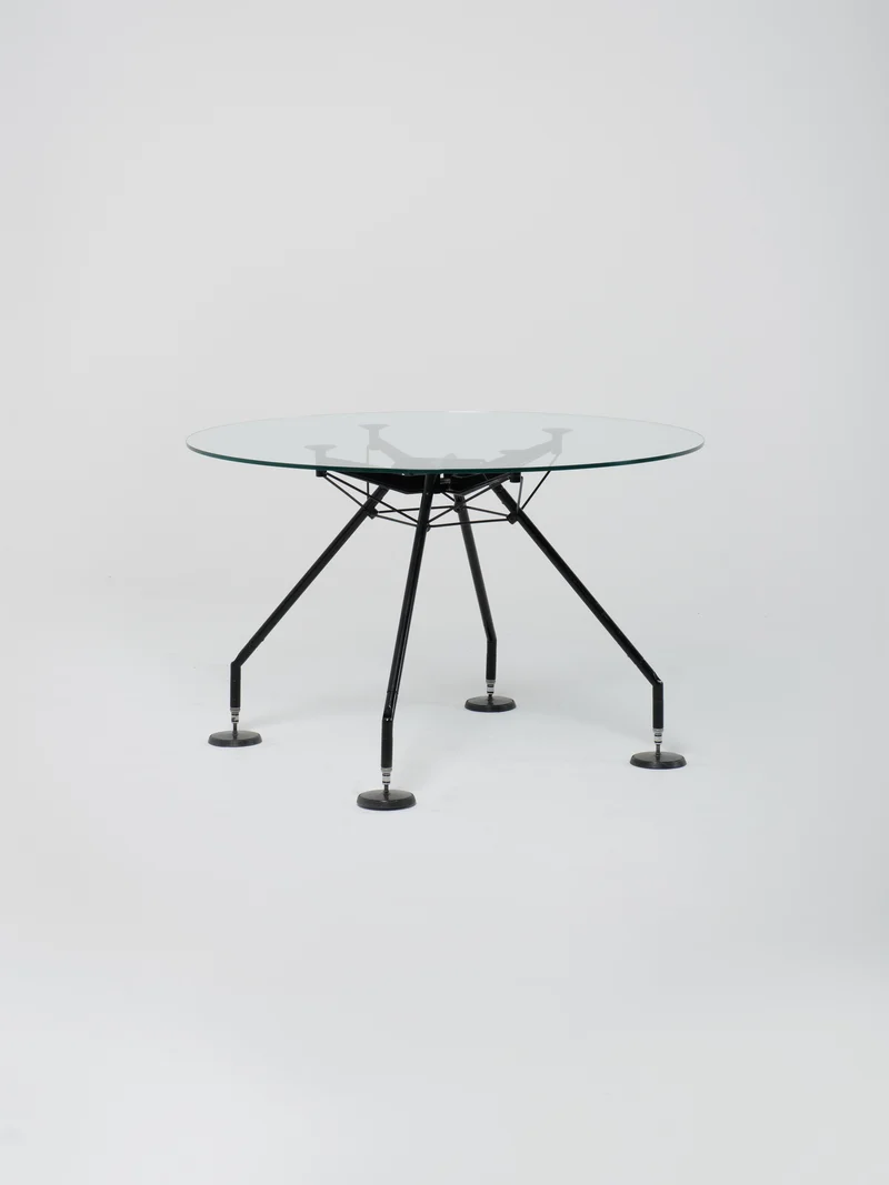 Nomos Table