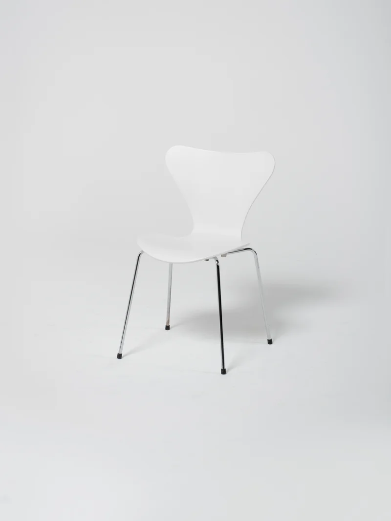 Arne Jacobsen 3107 / White