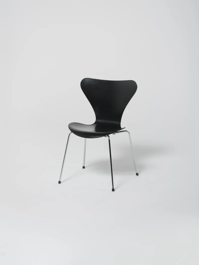 Arne Jacobsen 3107 / Black