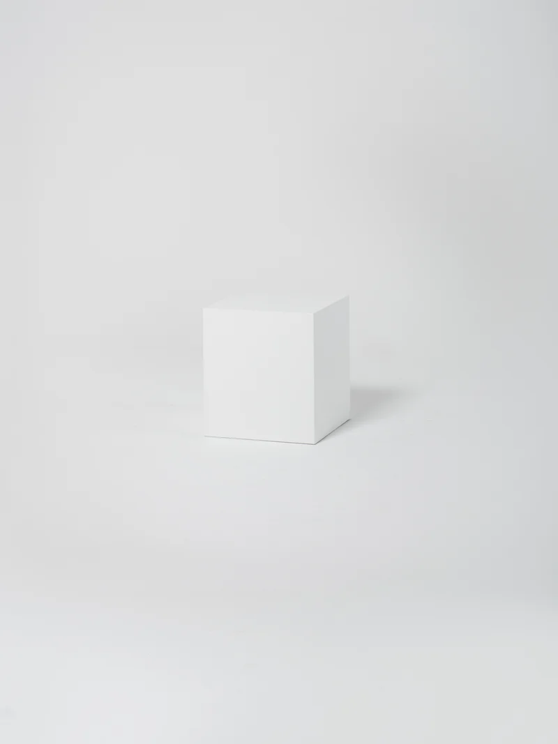 Cube 8 / 45cm x 50cm / White