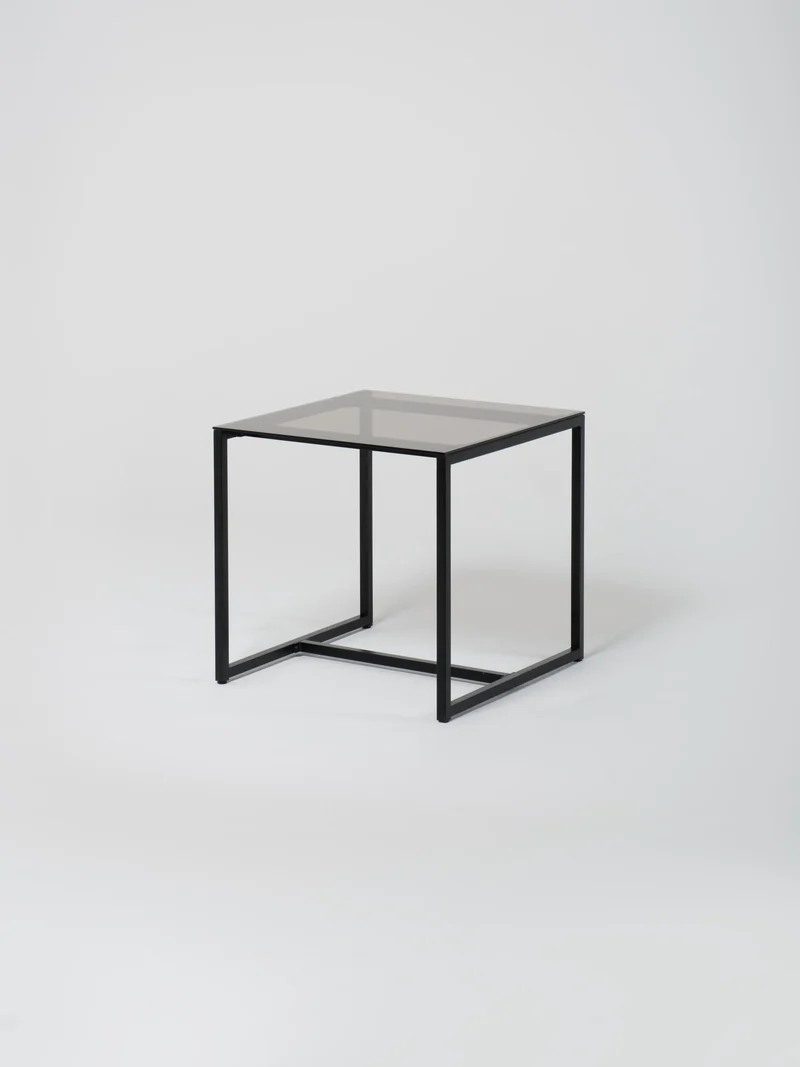 Table 15 / Square / Black / Glass / Amber