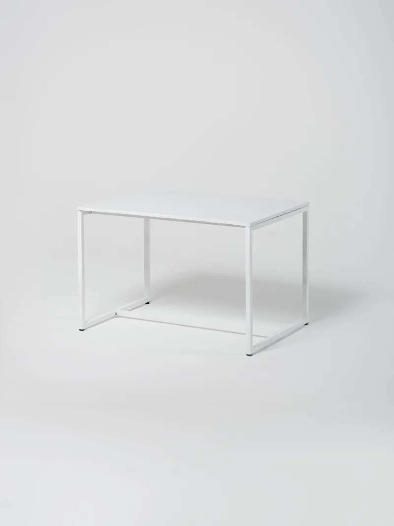 Table 8 / White / White Concrete