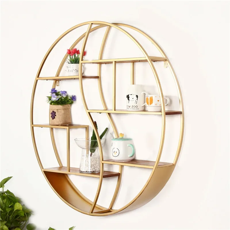 Etagère murale ronde noire en métal avec 6 tablettes en bois