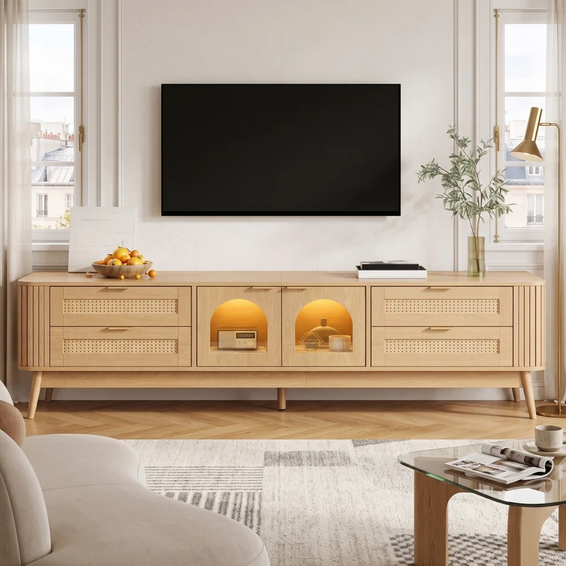 Meuble TV effet bois avec LED, 4 tiroirs en rotin et portes en verre courbé, pieds en bois massif MODERNCHROMELINE