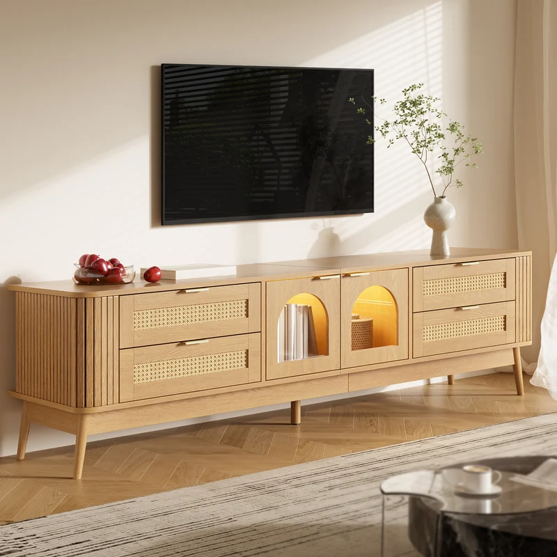 Meuble TV effet bois avec LED, 4 tiroirs en rotin et portes en verre courbé, pieds en bois massif MODERNCHROMELINE