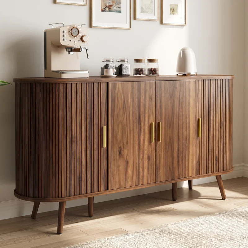 Buffet effet noyer avec portes coulissantes, design arrondi à rainures verticales accents dorés MINIMALISTCONTAINERS