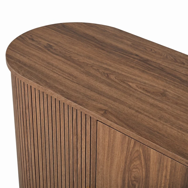 Buffet effet noyer avec portes coulissantes, design arrondi à rainures verticales accents dorés MINIMALISTCONTAINERS
