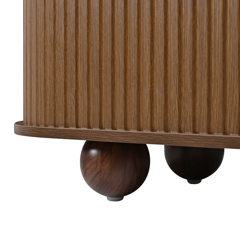 Meuble TV ovale effet bois clair 4 portes au design ondulé 3D, accents dorés et pieds boules FLOATING BASKET