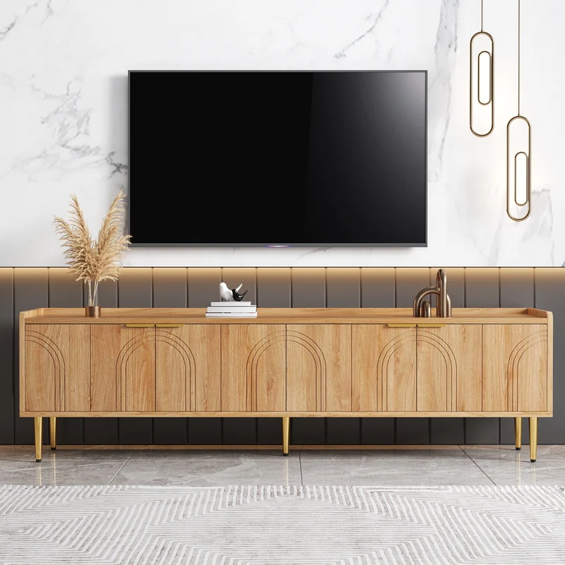 Meuble TV bas design bois naturel 170 cm, portes sculptées 3D, poignées et pieds dorés SOLIFLUCFLOW