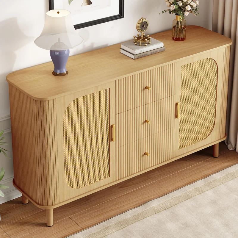 Buffet effet bois naturel style bohème cannelées et rotin, détails dorés 140x40x80cm RIFTVYNRAK
