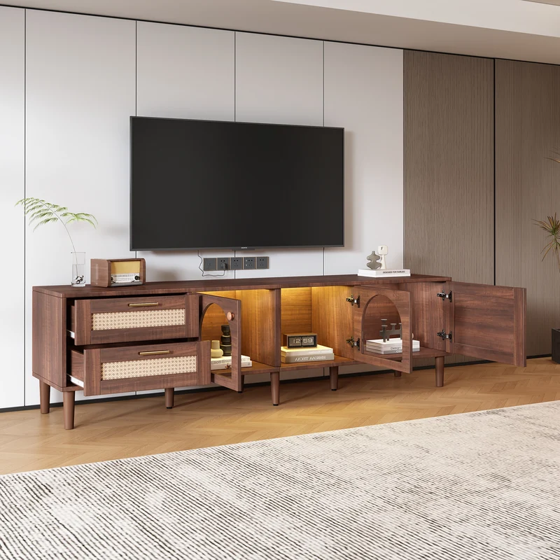 Meuble TV effet bois marron avec rangement élégant 2 tiroirs en rotin, 2 portes vitrées cintrées et 1 porte en rotin éclairage LED 180cm TRURKAN