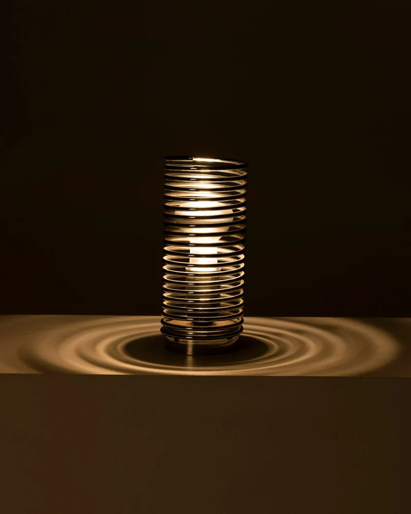 LAMPE DE TABLE RESSORT EN MÉTAL, 1970s