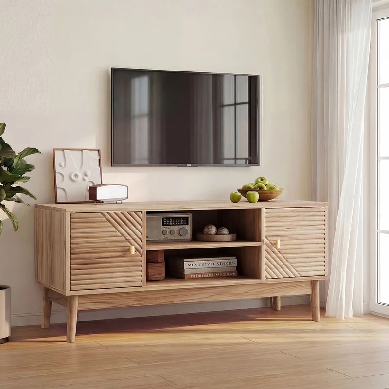 Meuble TV en bois clair avec portes sculptées et pieds évasés poignées dorées 110x40x48cm ELYSIUMLSE