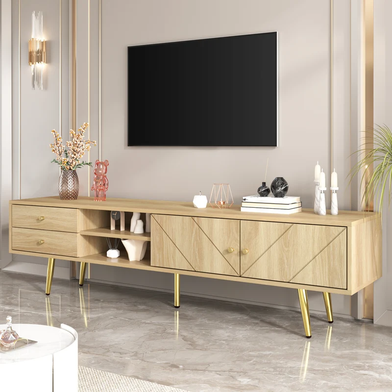 Meuble TV effet bois naturel portes rainurés, et accents dorés HUMUX
