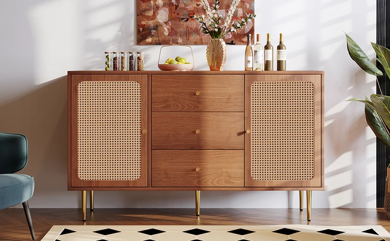 Buffet effet bois noyer avec 2 portes et 3 tiroirs en rotin pieds et poignées dorées 150*90*40cm URNO