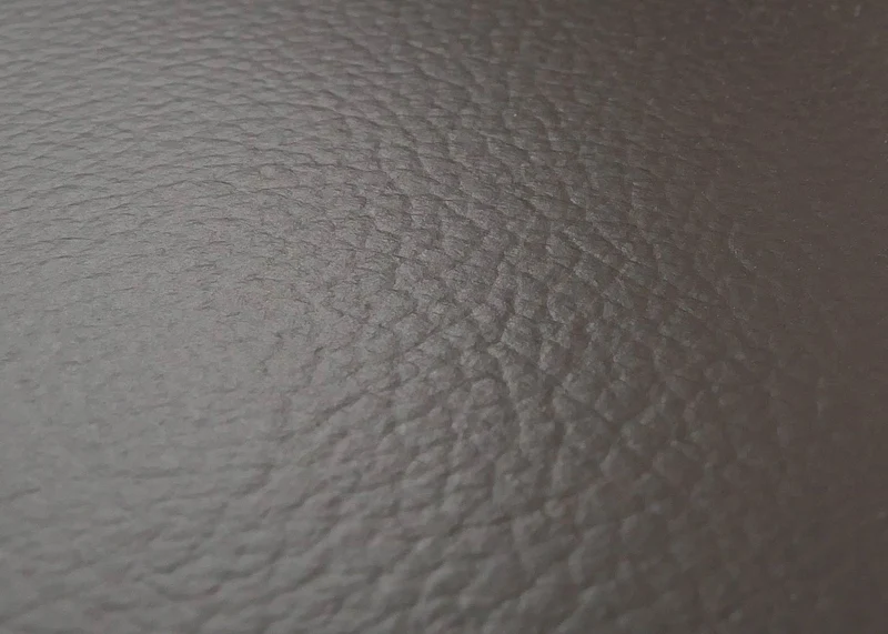 Fauteuil relax électrique aide au lever repose pieds et dossier réglables pivotant à 360° cuir véritable marron et bois naturel 04_0007822