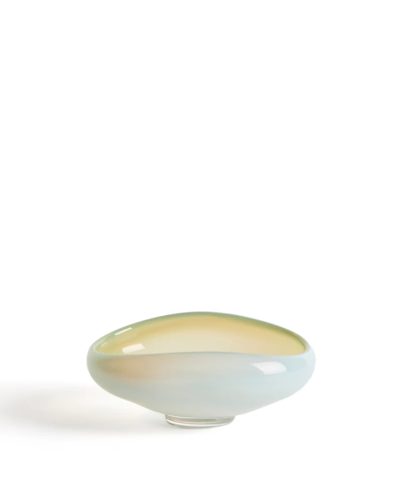 Nodila white glass centrepiece 19 x 14cm