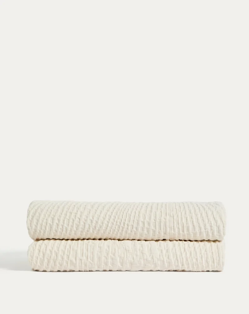 Raylo bedspread with striped structure