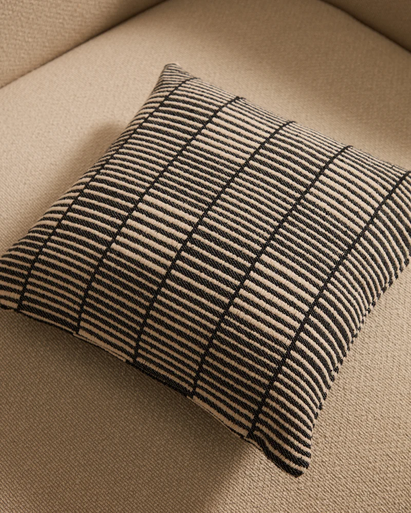 Levu cushion cover