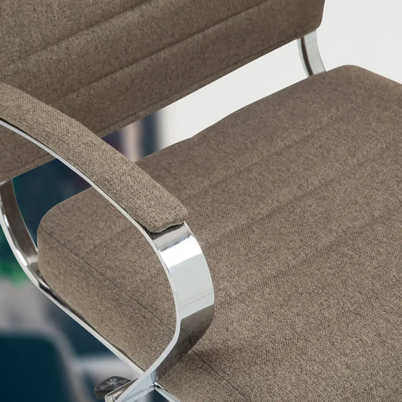 Chaise de bureau ergonomique avec accoudoirs fonction bascule tissu taupe piètement chromé 10_0007087