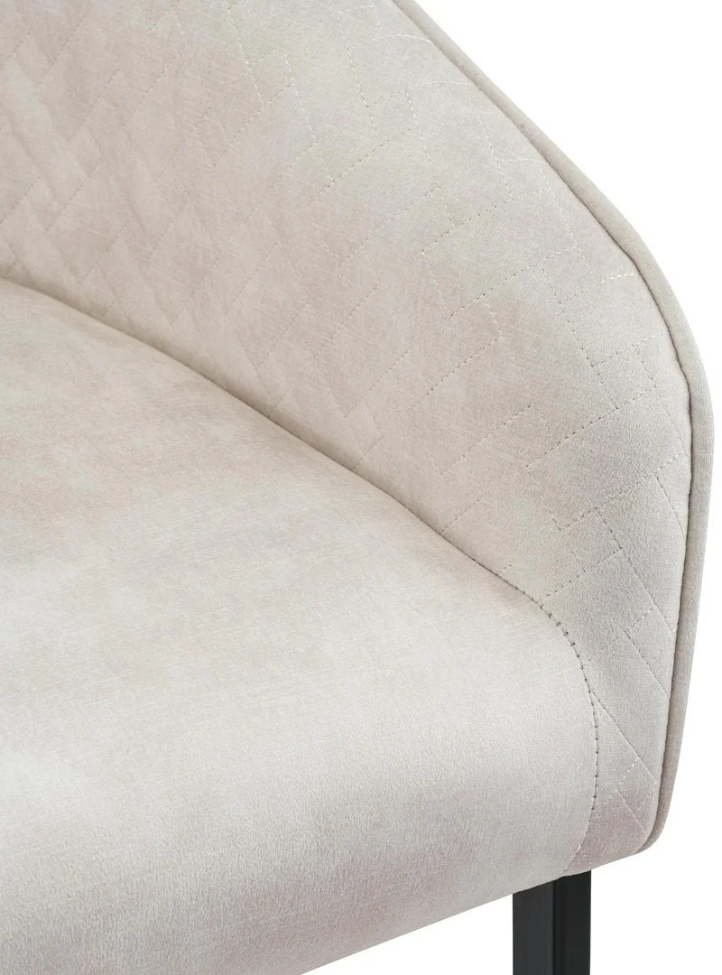 Chaise de salle à manger design dossier arrondi enveloppant assise rembourrée velours crème et piètement luge métal 10_0008496