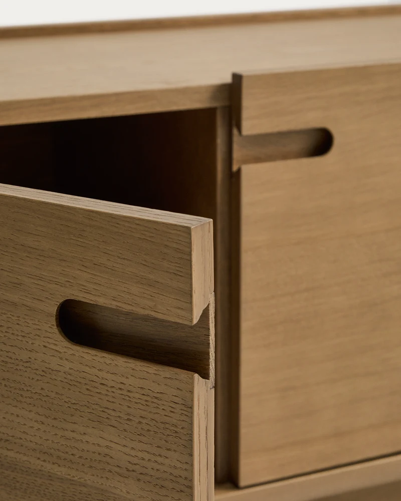 Arelida TV stand made of oak veneer and solid oak wood with light brown finish 200 x 44 cm FSC Mix Credit