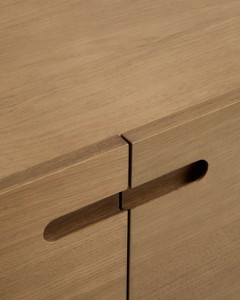 Arelida TV stand made of oak veneer and solid oak wood with light brown finish 200 x 44 cm FSC Mix Credit