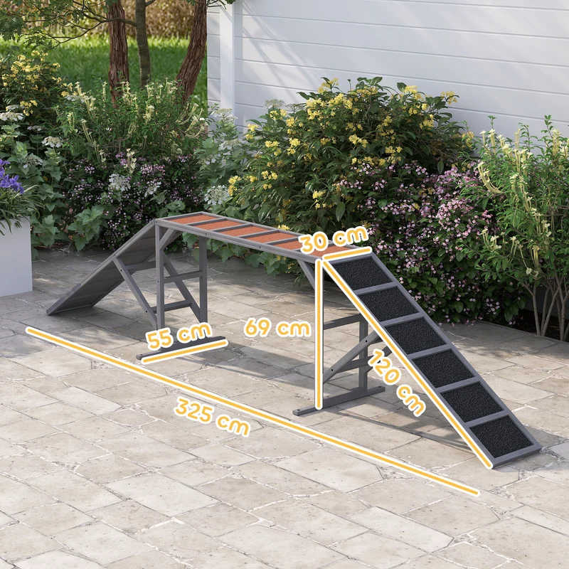 Rampe d'agilité pour chien inclinée 335 x 55 x 60 cm antidérapante barres de sécurité rustique extérieur en bois gris 21_0007482