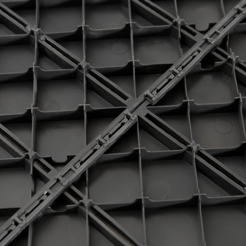 Lot de 18 dalles de terrasse caillebotis emboîtables 30 x 30 x 2 cm antidérapantes entretien facile épuré en PP noir 21_0004010