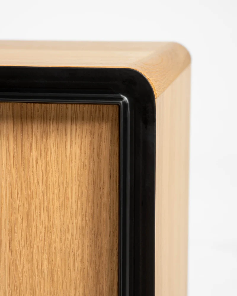 Nadyria oak wood veneer 3 door TV stand with black finish steel, 180 x 50 cm