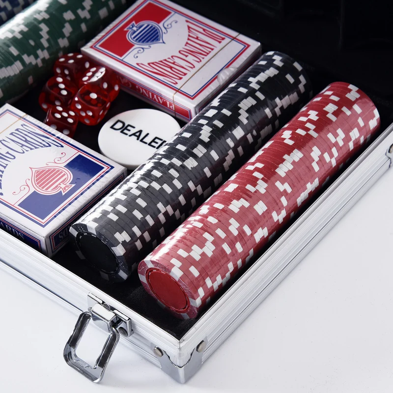 Mallette de poker coffret compact 29,5 x 20,5 x 6,5 cm 200 jetons fermeture à clé design contemporain en aluminium argent 21_0006640