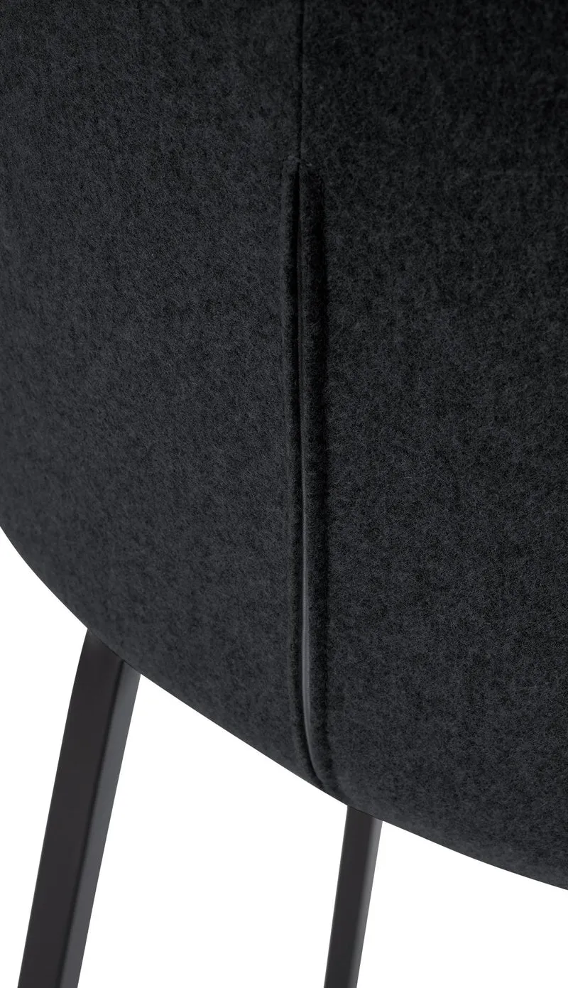 Tabouret de bar chaise haute x1 recouvert de feutrine anthracite avec piètement à quatre pieds en métal noir 10_0005234