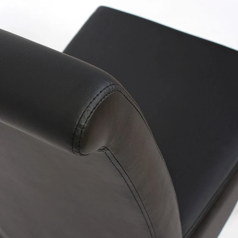Lot de 6 chaises de salle à manger coins et bords arrondis PVC noir mat pieds en bois clairs 04_0000741