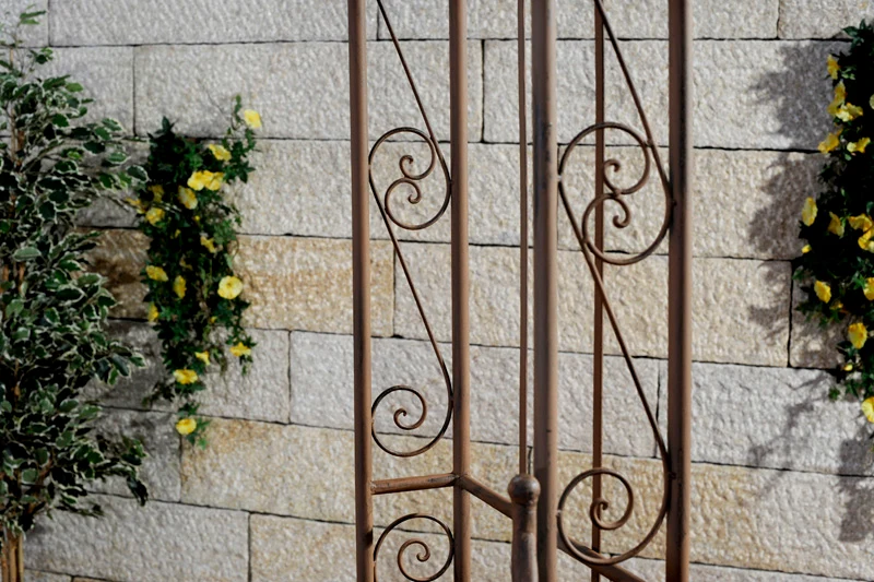 Arche treillis de jardin avec portillon support pour plantes grimpantes métal marron vieilli 10_0003944
