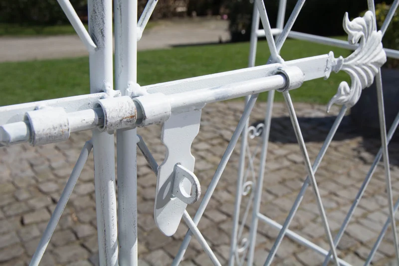Arche à rosiers avec deux portes plantes grimpantes décoration jardin 220x120 cm en métal blanc vieilli 10_0003953