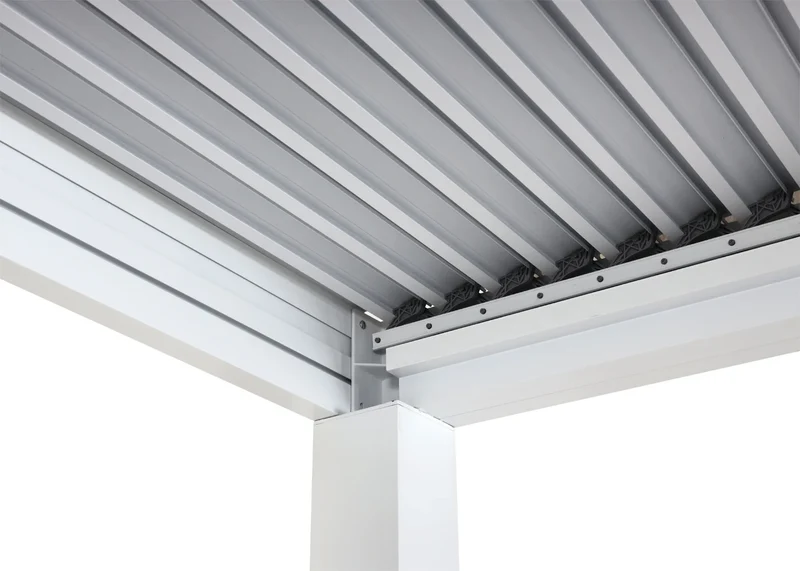 Pergola bioclimatique 3x3 avec 4 stores latéraux toit à lames orientables résistante au vent gouttière intégrée structure aluminium blanc 04_0010274