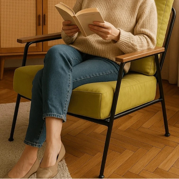 Modern Minimalist Velvet Sponge Steel Curved Accent Chair Backrest Armrest For Living Room
