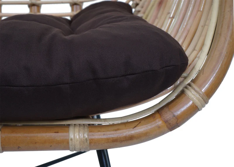 Chaise de salle à manger en rotin Kubu naturel avec coussin marron avec accoudoirs et structure métal style naturel bohème 04_0009155