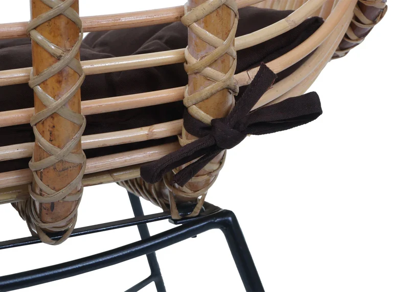Chaise de salle à manger en rotin Kubu naturel avec coussin marron avec accoudoirs et structure métal style naturel bohème 04_0009155