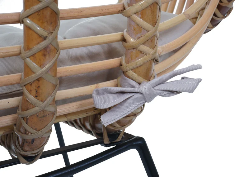 Chaise de salle à manger en rotin Kubu naturel avec coussin crème avec accoudoirs et structure métal style naturel bohème moderne 04_0009161