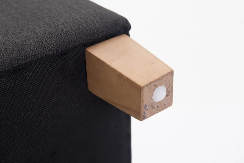 Tabouret bas repose-pieds pouf capitonné en tissu gris foncé pieds en bois 45x46 cm 10_0000060