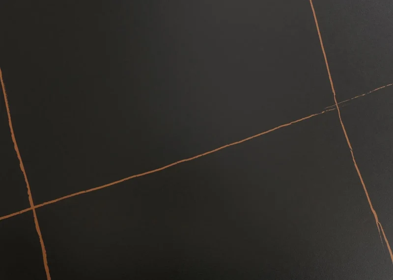 Table à manger en pierre frittée et métal effet marbre noir et or 160 cm 04_0009225