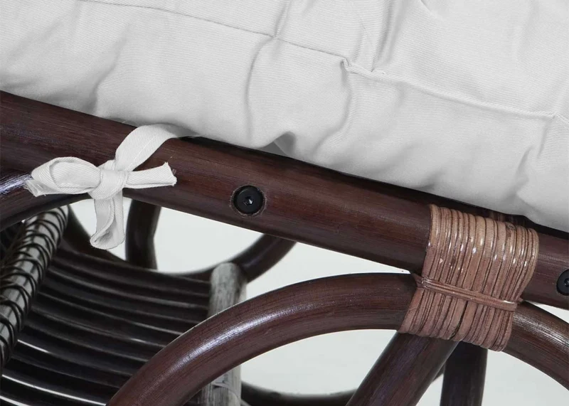 Fauteuil chaise à bascule rocking chair relaxation design rustique en rotin marron coussin blanc 04_0002050