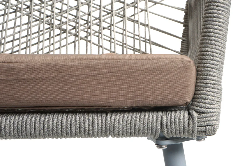 Lot de 2 chaises de jardin motif graphique aéré en aluminium gris corde tressée et coussins taupe inclus 04_0009693