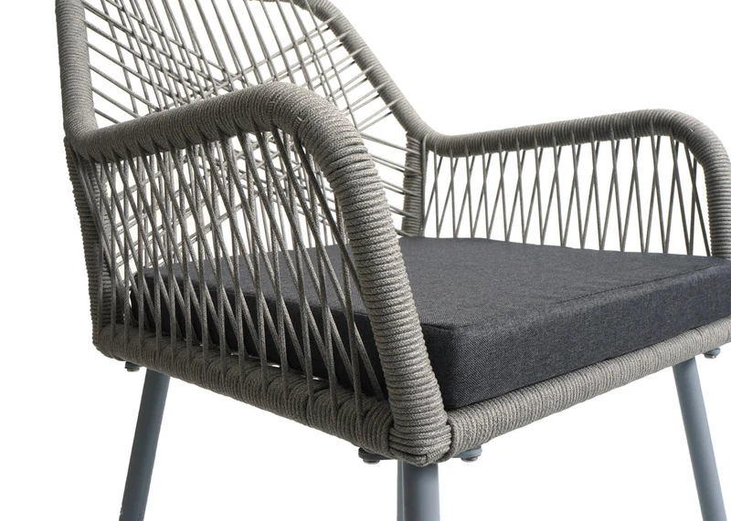 Lot de 2 chaises de jardin motif graphique aéré en aluminium gris corde tressée et coussins gris foncé inclus 04_0009691