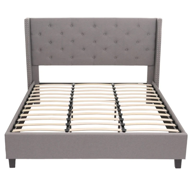 Lit double rembourré 180x200 cm gris avec sommier à lattes cadre en bois massif tête de lit capitonnée et clous décoratifs 04_0010072