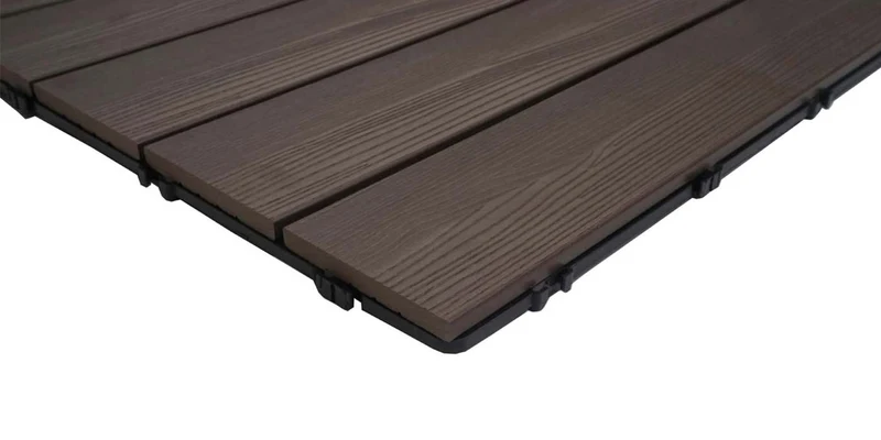 Lot de 4 dalles en WPC pour terrasse extérieur 50 x 50 cm design moderne souple et durable en plastique brun 04_0010817